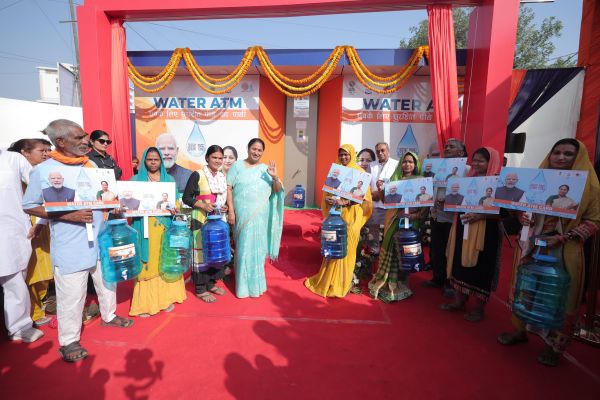 मुख्यमंत्री ने शालीमार बाग में वॉटर एटीएम का किया उद्घाटन