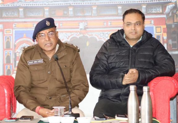 भगवान बदरीनाथ के कपाटाेद्घान में जुटा प्रशासन, डीएम व एसपी ने किया ब्रीफ