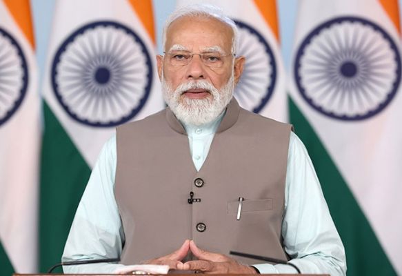 प्रधानमंत्री मोदी आकाशवाणी के 'मन की बात' कार्यक्रम में देश और विदेश के लोगों के साथ अपने विचार साझा करेंगे।