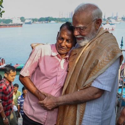 प्रधानमंत्री मोदी को नाव में घुमाने वाले नाविकों ने सुनाया अनुभव, बोले- सपने जैसा पल, साथ रहने का दिया संदेश