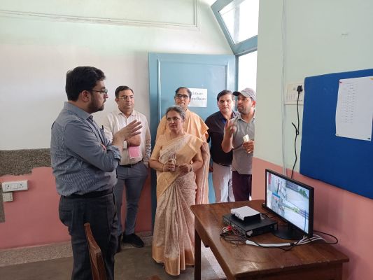 फरीदाबाद : जिला उपायुक्त ने किया परीक्षा केन्द्रों का निरीक्षण