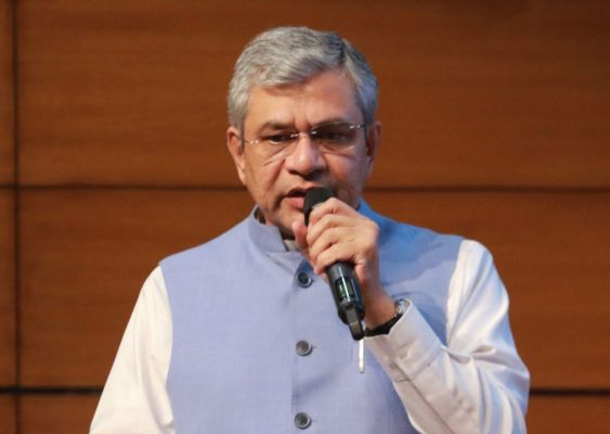 अश्विनी वैष्णव आज जम्मू-श्रीनगर वंदे भारत मार्ग को हरी झंडी दिखाएगी।