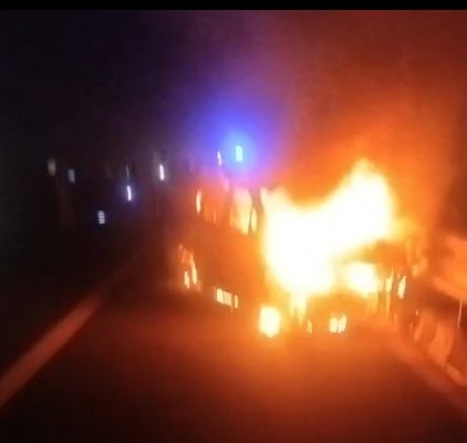 अलवर में एक्सप्रेस-वे पर चलती कार में आग, 5 लोग जिंदा जले, पहचान मुश्किल, गाड़ी से सिर्फ हड्डियां बरामद