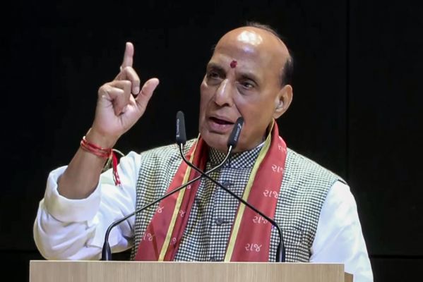 राजनाथ सिंह ने कहा कि भारत ने ऑपरेशन सिंदूर को अपनी 'शर्तों' पर रोका, पाकिस्तान को 'आतंकवाद का केंद्र' बताया।