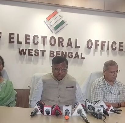 कोलकाता के एक स्ट्रॉन्ग रूम में तृणमूल का हंगामा, चुनाव आयोग ने उम्मीदवारों के आरोपों को खारिज किया