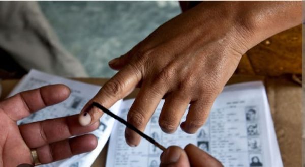 पश्चिम बंगाल के दो निर्वाचन क्षेत्रों के 15 मतदान केंद्रों पर कड़ी सुरक्षा के बीच पुनर्मतदान जारी