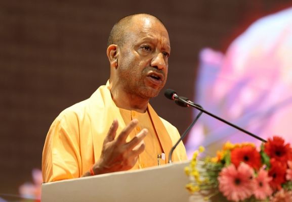 यूपी के लखनऊ समेत कई जिलों में बारिश, मुख्यमंत्री योगी ने दिए निर्देश