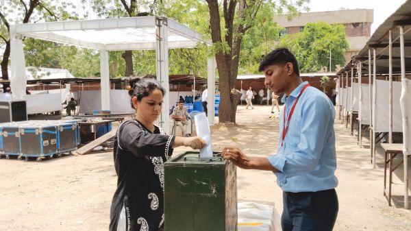 भीषण गर्मी के बावजूद बार काउंसिल चुनाव की री पोलिंग में भी दिखा उत्साह