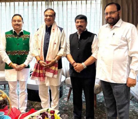 असम गण परिषद के नेता अतुल बोरा और केशब महंत ने मुख्यमंत्री सरमा से की मुलाकात, दी बधाई