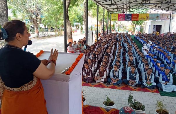 मां, टीचर व पुलिस हैं बेटियों की बेस्ट फ्रेंड : रेणु भाटिया