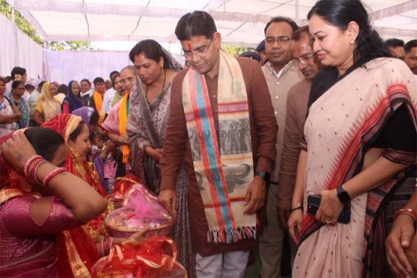 सरकार की योजनाओं का लाभ प्रत्येक पात्र हितग्राही को मिलें : मंत्री टंक राम वर्मा