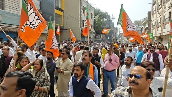 लाठीचार्ज के विरोध में कांग्रेस का प्रदर्शन, कई नेताओं ने थामा पार्टी का दामन
