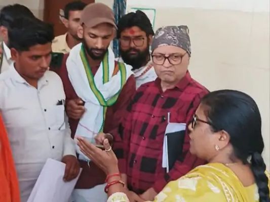अनूपपुर: परेशान किसानों ने चक्काजाम की दी चेतावनी, स्लॉट बुकिंग न होने और व्यापारियों के खरीदी नहीं करने पर
