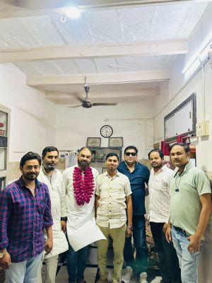जौनपुर से हज यात्रियों का जत्था रवाना, भावुक माहौल में दी गई विदाई