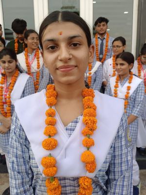 एल्ड्रिच की कामना गौतम ने बढ़ाया जिले का मान, किसान की बेटी बनी जनपद टॉपर