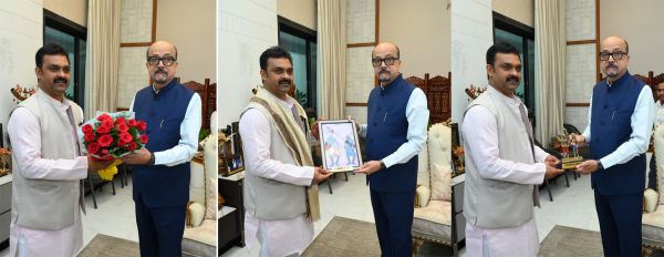 छग के राज्यपाल डेका से केन्द्रीय ग्रामीण विकास राज्य मंत्री पासवान ने किया सौजन्य भेंट