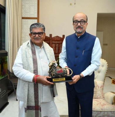 राज्यपाल डेका से पंजाब के राज्यपाल कटारिया ने की सौजन्य भेंट