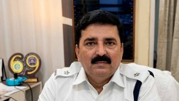 कोलकाता पुलिस के डीसी शांतनु सिन्हा विश्वास को ईडी ने किया गिरफ्तार