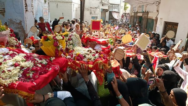 'गाजी मियां' के पलंग&mdash; पीढ़ी मेदनी का जुलूस बहराइच रवाना,जुलूस में लोगों ने पूरे उत्साह से की भागीदारी