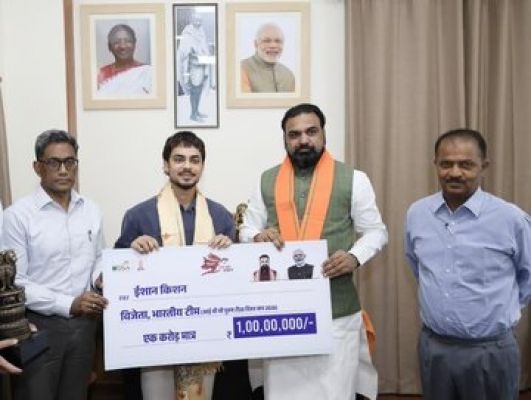 मुख्यमंत्री सम्राट चौधरी ने 1 करोड़ रुपये देकर युवा क्रिकेटर ईशान किशन को किया सम्मान
