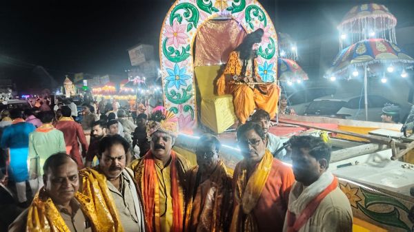 वृंदावन में निकली भगवान परशुराम शोभायात्रा में उमड़ा आस्था का सैलाब