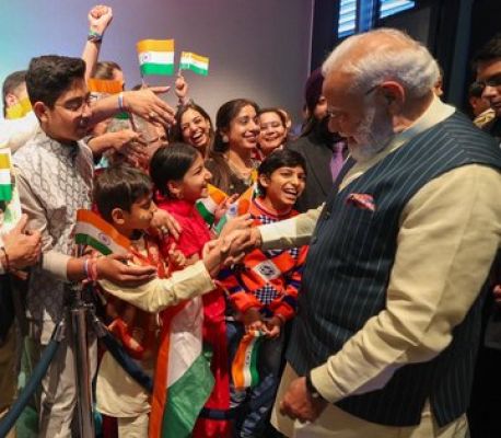 प्रधानमंत्री मोदी का नीदरलैंड में भव्य स्वागत