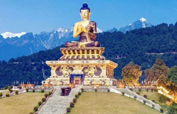 सिक्किम के 51वें स्थापना दिवस पर राष्ट्रपति, प्रधानमंत्री समेत कई नेताओं ने दी शुभकामनाएं