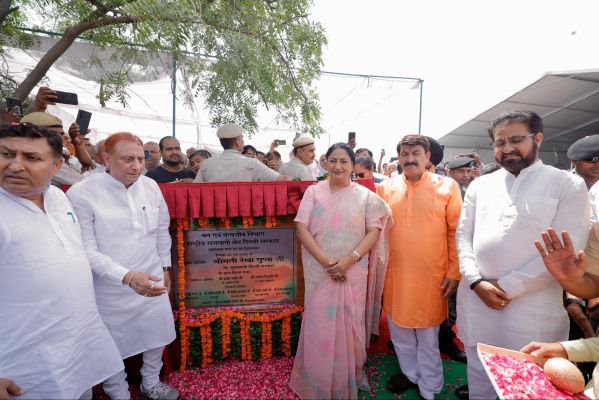 रेखा गुप्ता ने बुराड़ी में मुखमेलपुर पार्क का किया शिलान्यास