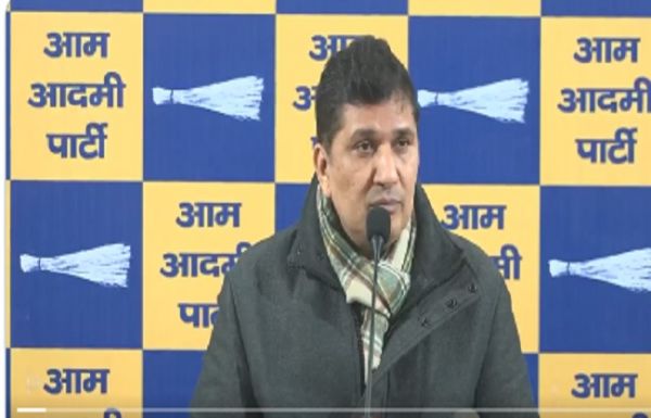 आम आदमी पार्टी ने पेट्रोल और डीजल की कीमतों में बढ़ोतरी को लेकर सरकार पर साधा निशाना