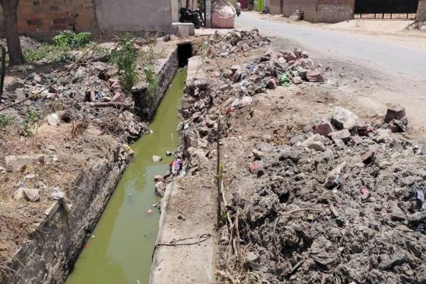 एनसीपी नेताओं ने लिया नाला सफाई का जायजा
