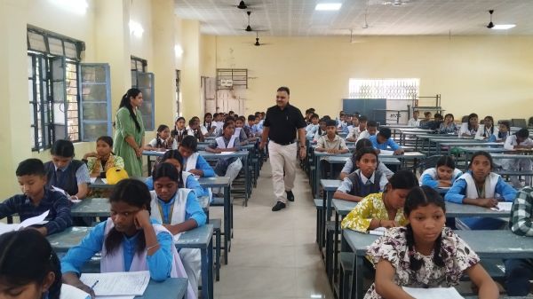 'सरगुजा 30' प्रवेश परीक्षा में ग्रामीण और वनांचल क्षेत्रों के 188 विद्यार्थियों ने दिखाया दम