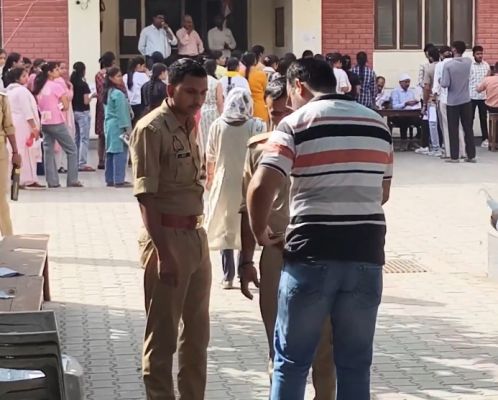 यूपीएससी प्रीलिम्स 2026 की परीक्षाएं पूरे देश में कड़ी सुरक्षा के बीच चल रही हैं।