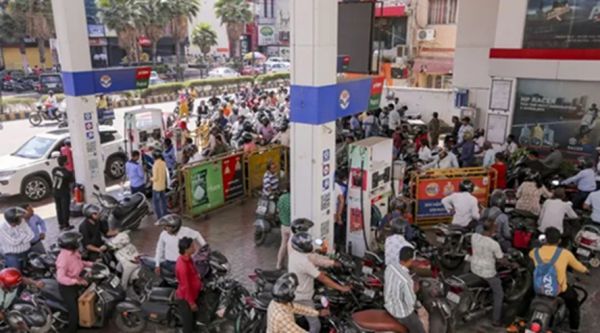 पेट्रोल 2.61 और डीजल 2.71 रुपये हुआ महंगा
