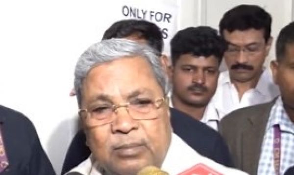 कर्नाटक में नेतृत्व परिवर्तन की अटकलों के बीच दिल्ली पहुंचे मुख्यमंत्री सिद्धारमैया
