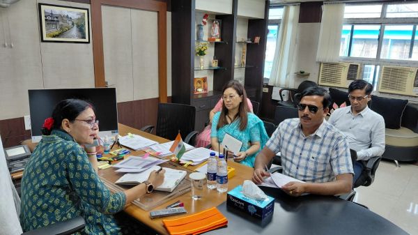 ट्रांसजेंडर समाज के सशक्तिकरण पर विकास भवन में अहम बैठक संपन्न