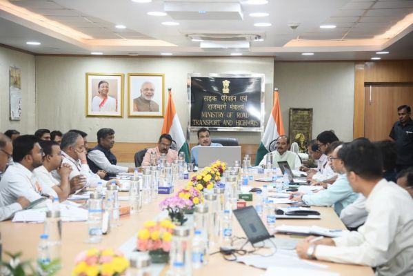राष्ट्रीय राजमार्ग परियोजनाओं की गडकरी ने की समीक्षा, गुणवत्ता और मानसून तैयारी के निर्देश