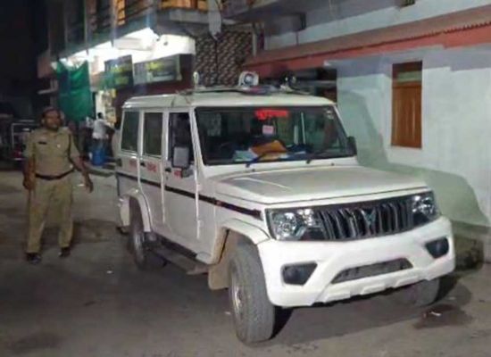 रायपुर : घर के सामने नशा करने से रोकने पर चाकूबाजी, तीन घायल, आराेपित पिता-पुत्र गिरफ्तार