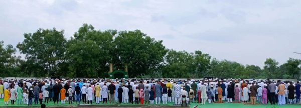 अनूपपुर: ईदगाह में बकरीद की नमाज पढ़ मांगी अमन शांति एवं खुशहाली की दुआ, 29 स्थानों पर सजदा में झुके सिर