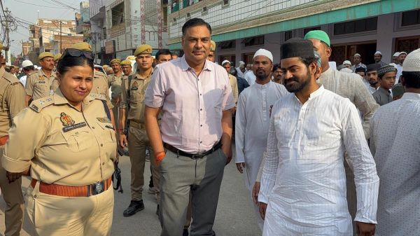 बकरीद को लेकर डीएम-एसपी ने लिया सुरक्षा व्यवस्था का जायजा