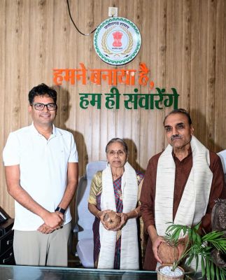रायपुर : पद्मश्री डॉ. गोडबोले दंपति का वित्त मंत्री ओपी चौधरी ने किया आत्मीय अभिनंदन