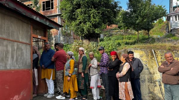 हिमाचल पंचायत चुनाव का आखिरी चरण : खराब मौसम के बीच 1189 पंचायतों में मतदान शुरू