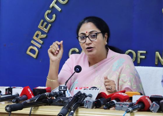 मुख्यमंत्री रेखा गुप्ता ने इमारत गिरने वाली जगह का किया दौरा, दिया कार्रवाई का आश्वास