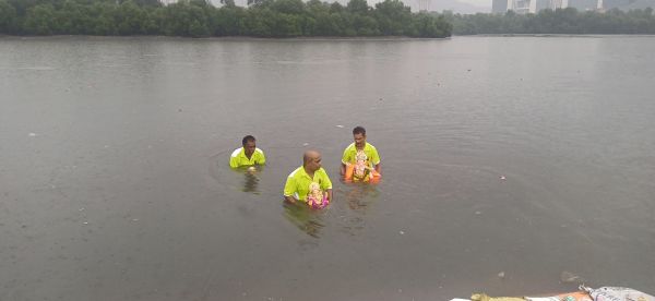 ठाणे पर्यावरण में मूर्ति विसर्जन प्रभाव का वैज्ञानिक अध्ययन करें