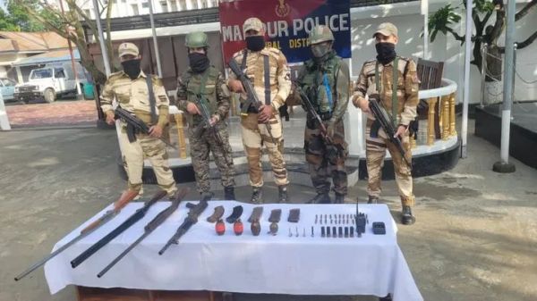 मणिपुर में हथियारों का बड़ा जखीरा बरामद, दो उग्रवादी कैडर गिरफ्तार