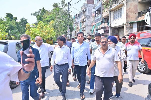 मालवीय नगर अग्निकांड स्थल पहुंचे प्रदेश कांग्रेस अध्यक्ष ने कहा- ठोस कदम उठाने की जरूरत