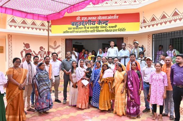 जनजातीय क्षेत्रों में विकास की नई इबारत लिख रहे बहुद्देश्यीय केंद्र, ग्राम मड़वा पथरा में कलेक्टर ने लिया व्यवस्थाओं का जायजा