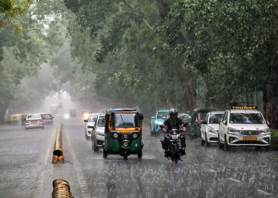 दिल्ली-एनसीआर में येलो अलर्ट: गरज के साथ बारिश की संभावना; कल मौसम सुहावना रहने की उम्मीद है