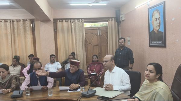 सिरमौर में जिला परिषद के नव निर्वाचित सदस्यों को दिलाई पद और गोपनीयता की शपथ
