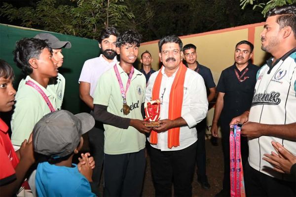 उप मुख्यमंत्री विजय शर्मा ने राष्ट्रीय पदक विजेता बेसबॉल खिलाड़ियों का किया सम्मान