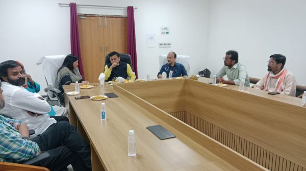 मेडिकल कॉलेज पहुंचे सांसद, स्वास्थ्य व्यवस्थाओं की ली जानकारी